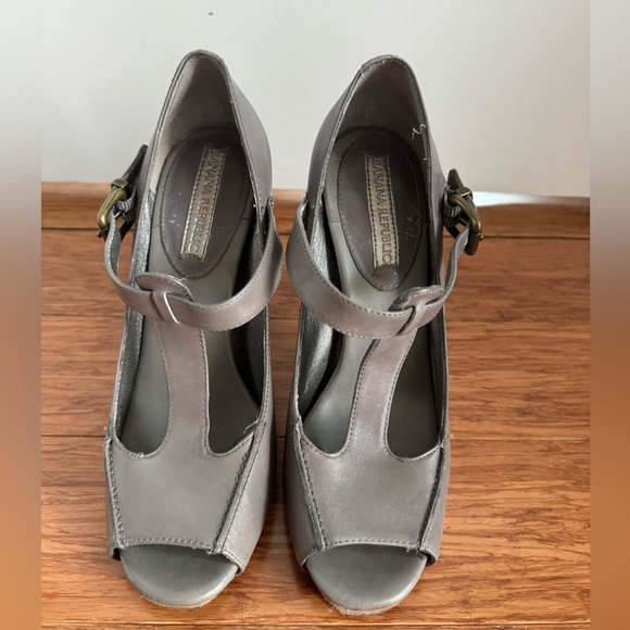 Banana republic peep toe heels - Picture 2 of 5